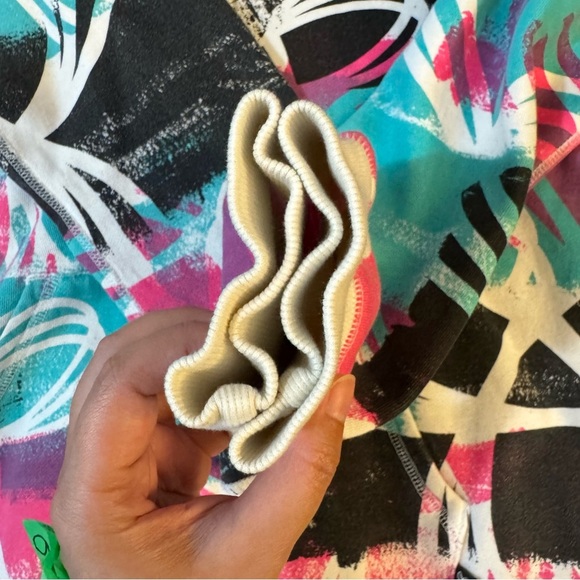 TNA Pink and Teal Graphic Hoodie

#1221 - Picture 9 of 11